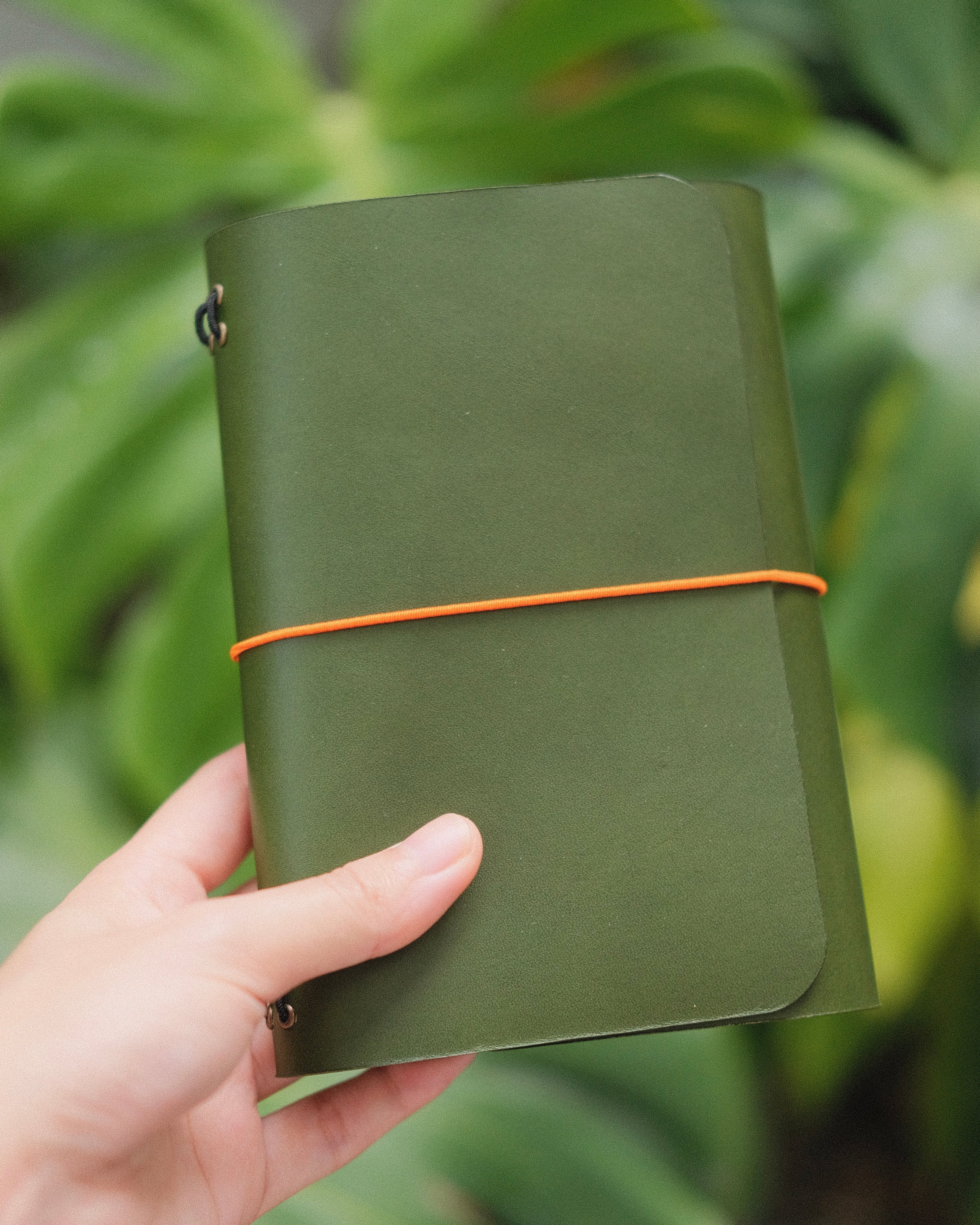 The Leather Folio in A6 (Pocket) – Sting & Snout Bindery