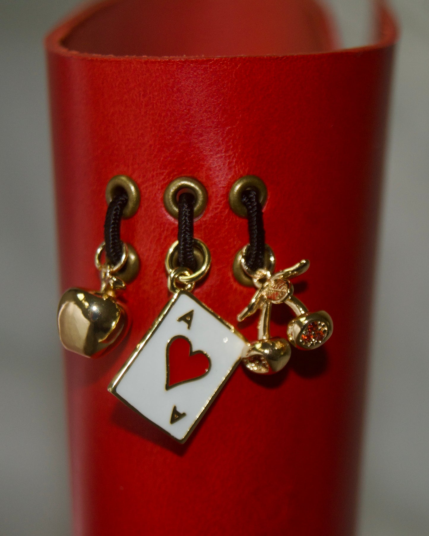 Charms [M]