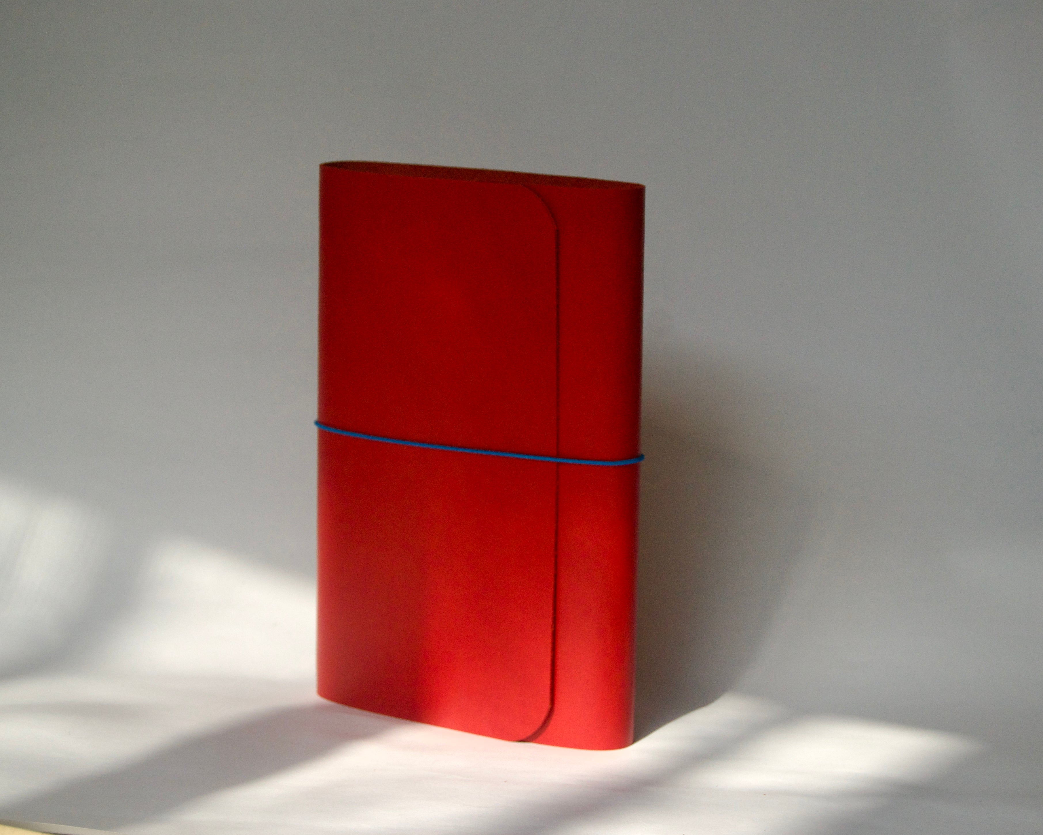 The Leather Folio in A6 (Pocket) – Sting & Snout Bindery