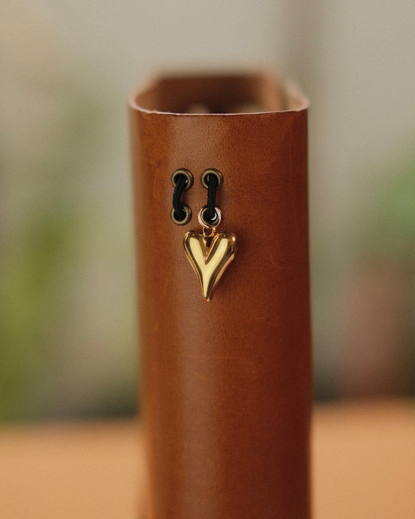 Charms [M]